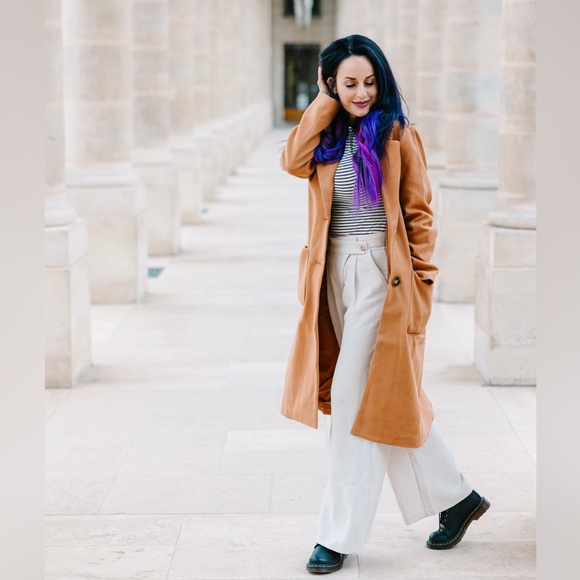 Meet your Posher, Liz - Picture 2 of 6